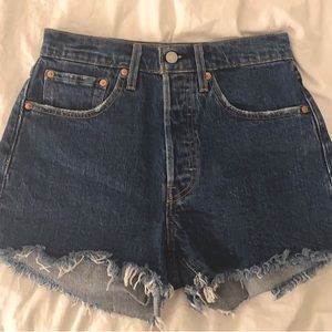 **NWOT** LEVIS 501 Dark Wash Jean Shorts